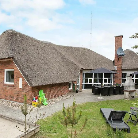 12 Person Holiday In Bl Vand